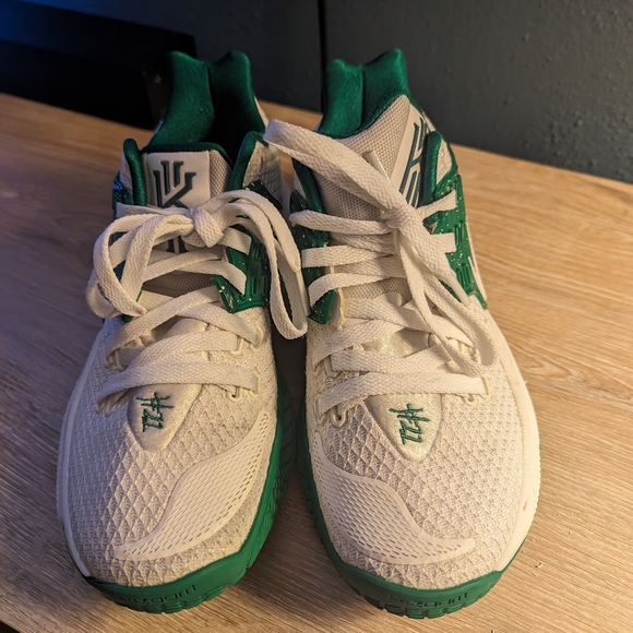 Nike youth 7 Kyrie green and white speckle worn but good condition - Picture 4 of 12
